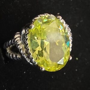 AVON Natalia V Collister Silvertone Faux Peridot Faceted Rhinestone Ring